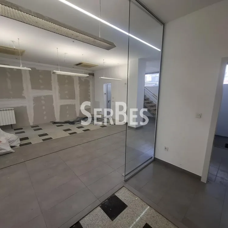 Lokal Izdavanje Novi Sad  400 m2