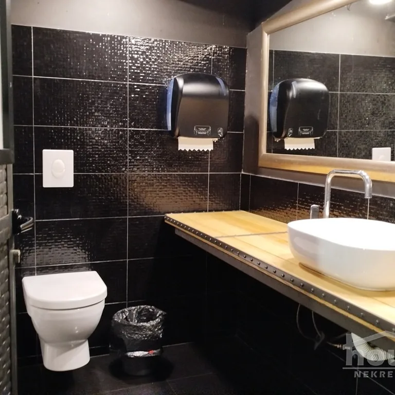 Lokal Izdavanje Novi Sad  1650 m2