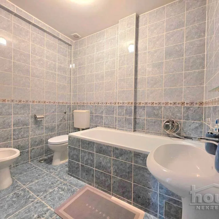 Trosoban stan na prodaju, Nova Detelinara, Novi Sad, 81m², 5. sprat, 194.400 €