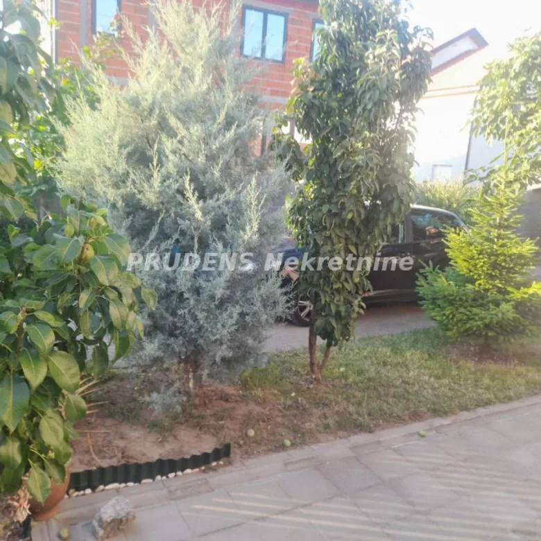 Kuća na prodaju, Surčin, Beograd, 243m², 350.000 €