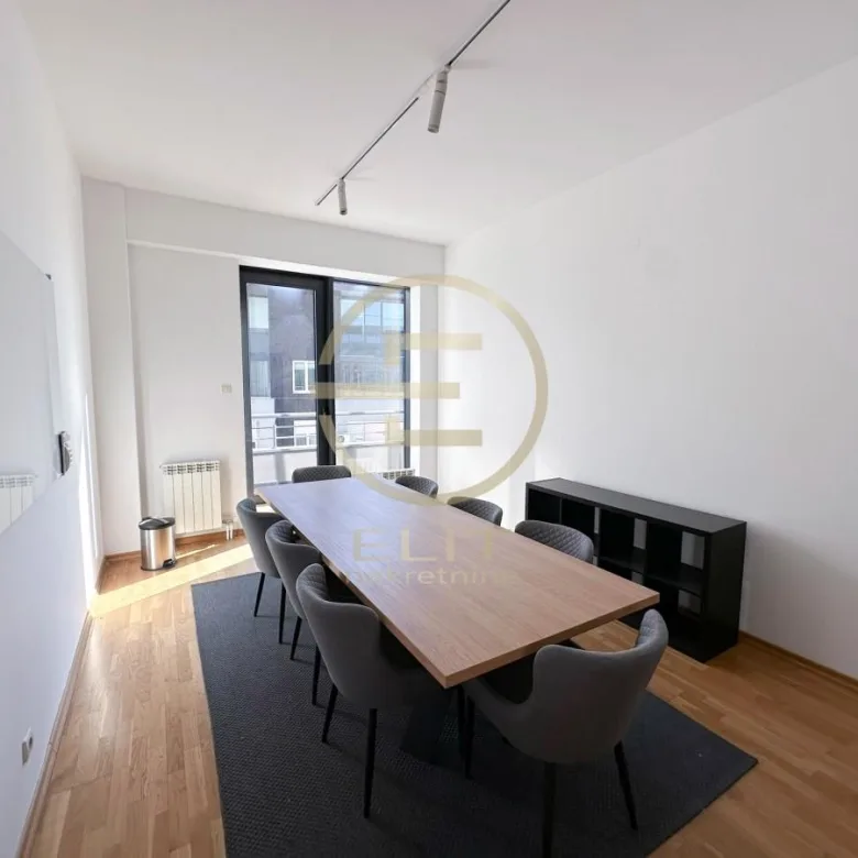 Lokal Izdavanje Novi Sad  312 m2