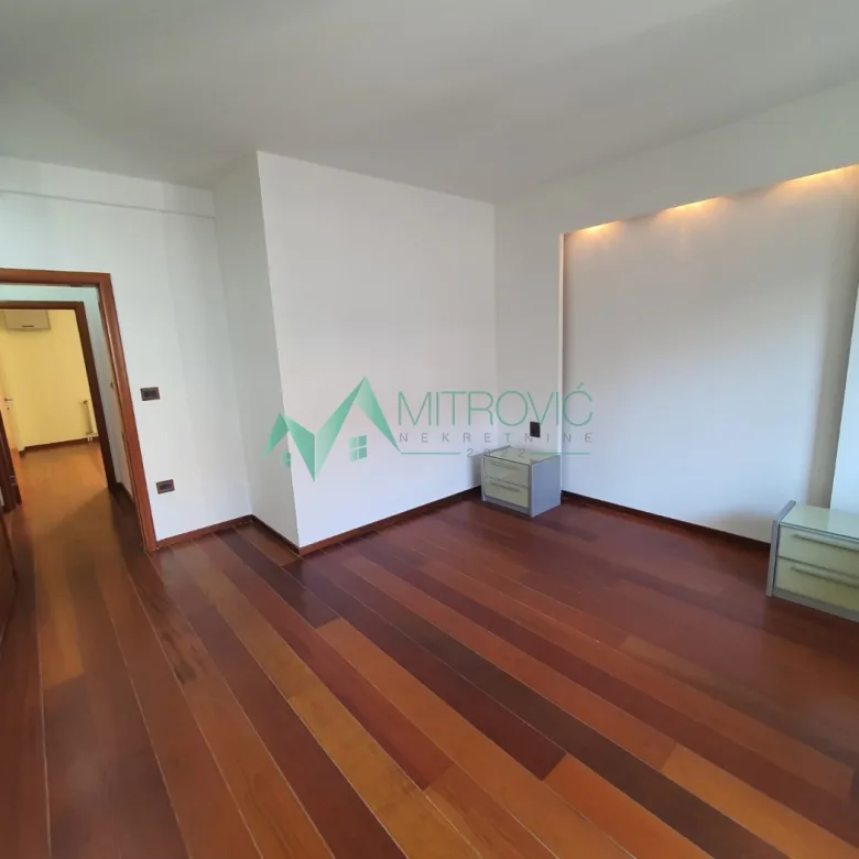 Četvorosoban stan na prodaju, Centar, Novi Sad, 126m², 363.380 €