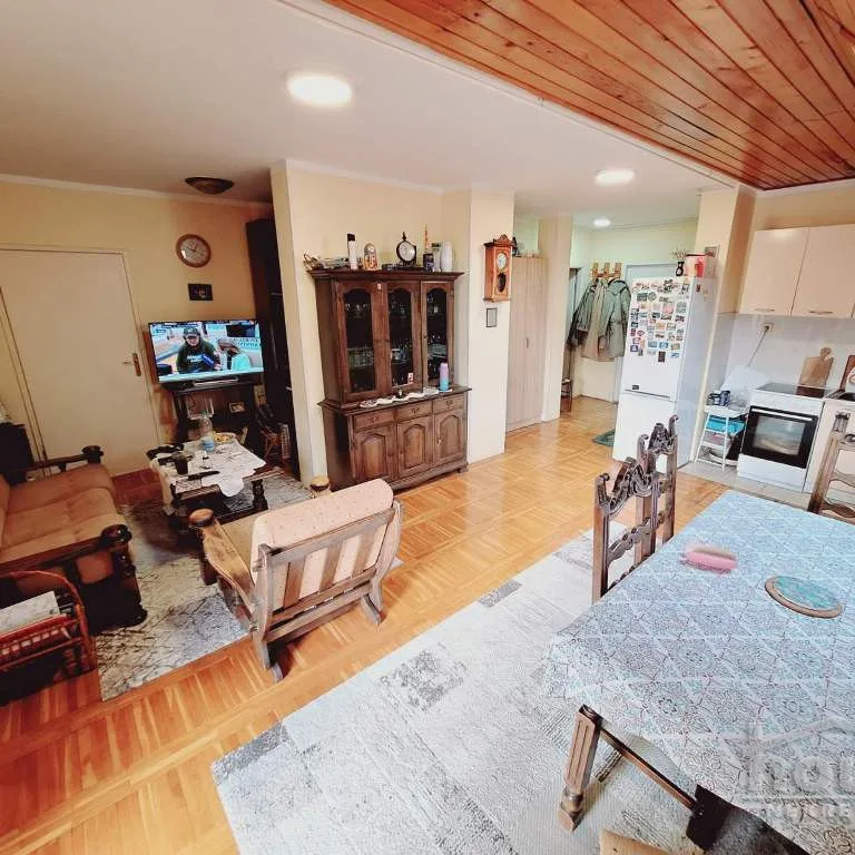 Troiposoban stan na prodaju, Bulevar Oslobođenja, Novi Sad, 80m², 5. sprat, 208.000 €