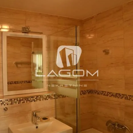 Trosoban stan na prodaju, Banovo Brdo, Beograd, 77m², 265.000 €
