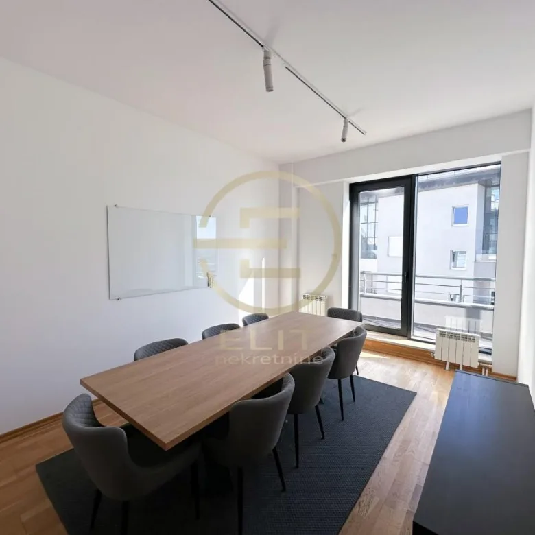 Lokal Izdavanje Novi Sad  312 m2