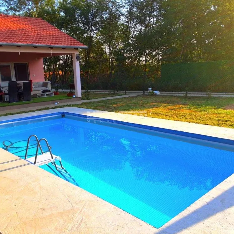 Kuća Prodaja Pećinci  145 m2