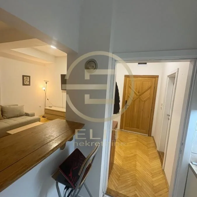 Stan Izdavanje Novi Sad  49 m2