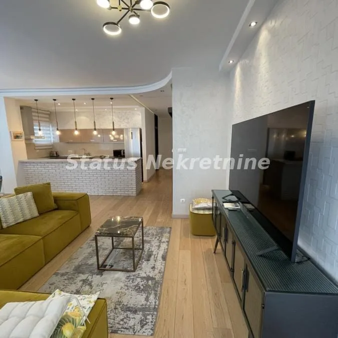 Stan Izdavanje Novi Sad  105 m2