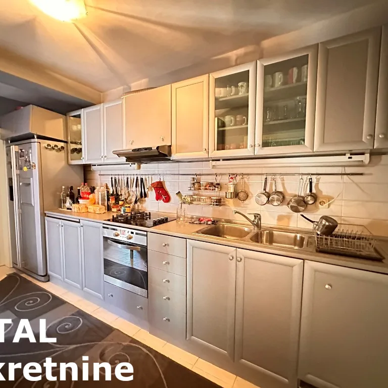 Četvorosoban stan na prodaju, Centar, Novi Sad, 114m², 5. sprat, 300.000 €