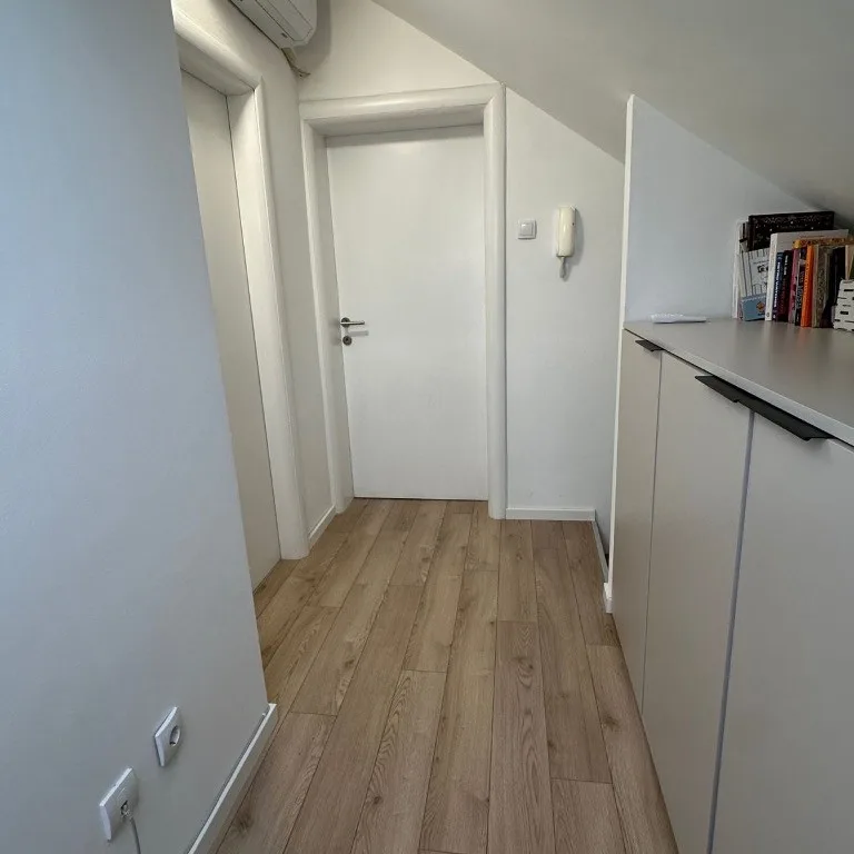 Trosoban stan na prodaju, Centar, Novi Sad, 83m², 4. sprat, 269.000 €