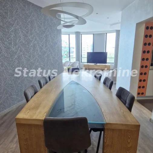 Četvorosoban stan za izdavanje, Novi Sad, 116m², 1.800 €/mes