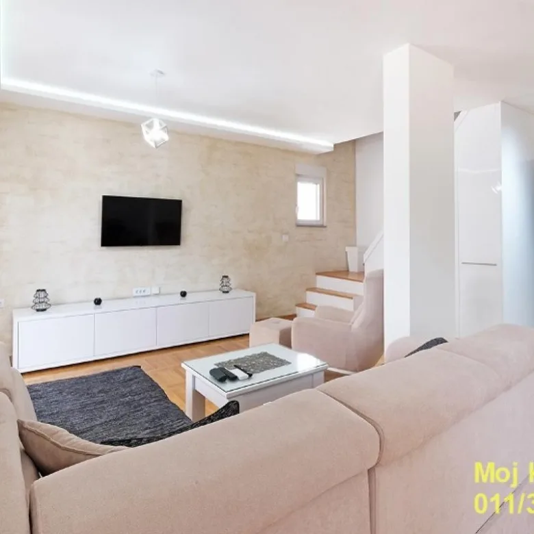 Trosoban stan na prodaju, Slavujev Venac, Beograd, 87m², 261.000 €