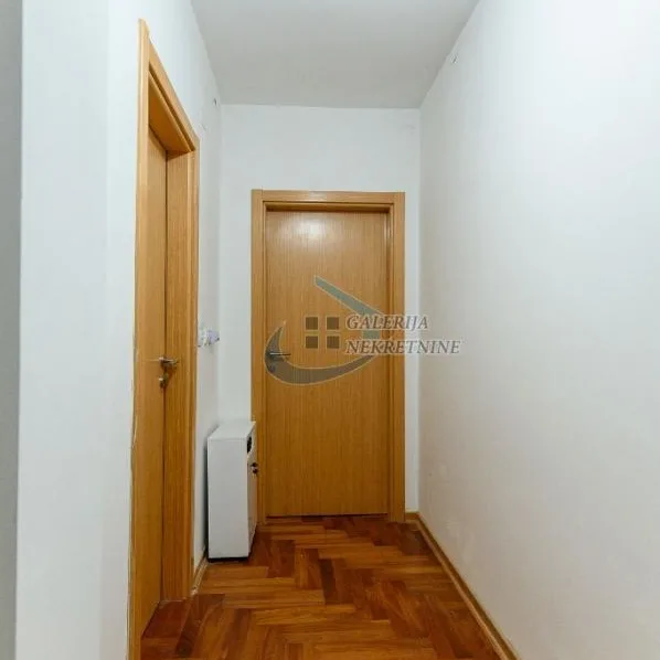 Trosoban stan na prodaju, Čubura, Beograd, 56m², 156.800 €