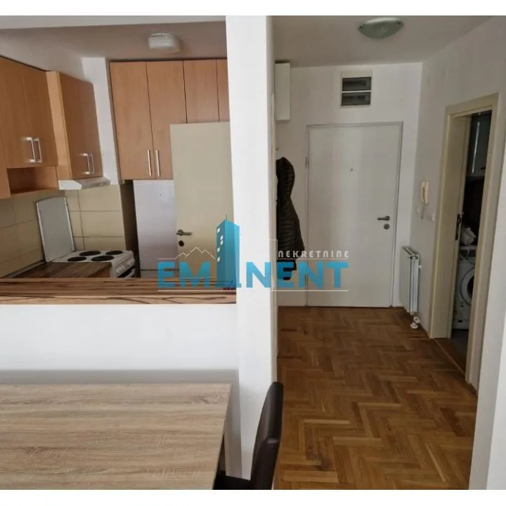 Stan Izdavanje Beograd Blok 72 42 m2
