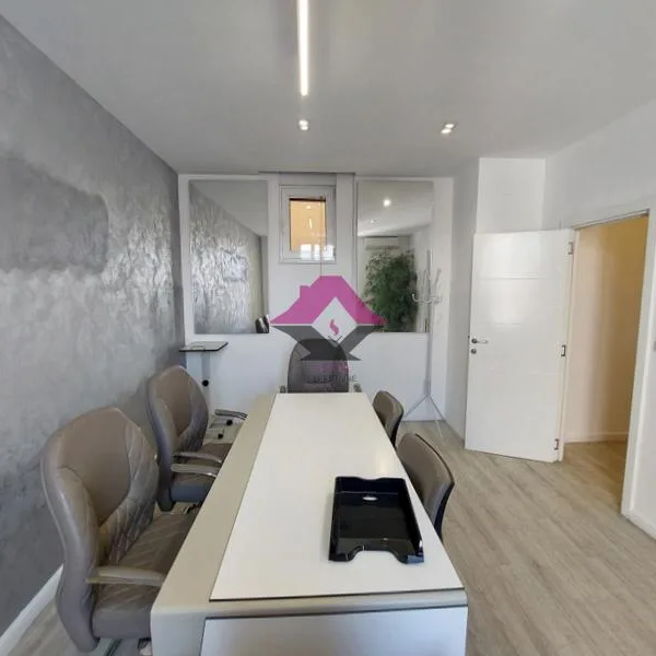 Četvoroiposoban stan na prodaju, Đeram Pijaca, Beograd, 118m², 6. sprat, 383.500 €