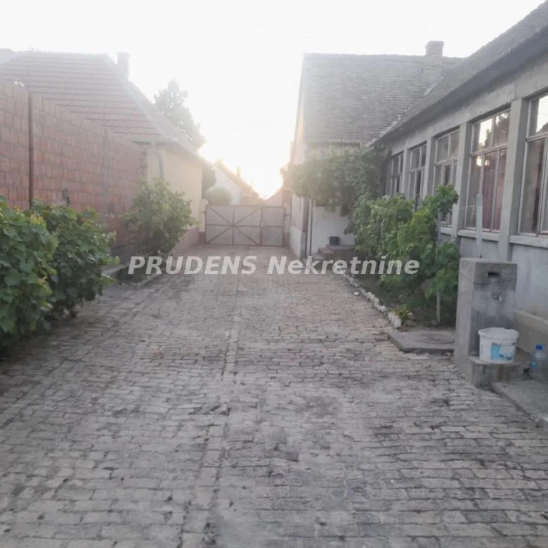 Kuća na prodaju, Obrež, Pećinci, 150m², 65.000 €