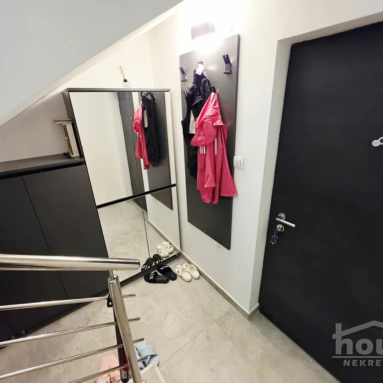 Četvorosoban stan na prodaju, Bulevar Patrijarha Pavla, Novi Sad, 113m², 5. sprat, 250.000 €