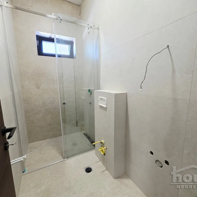 Četvorosoban stan na prodaju, Sremska Kamenica, Novi Sad, 125m², 1. sprat, 306.250 €