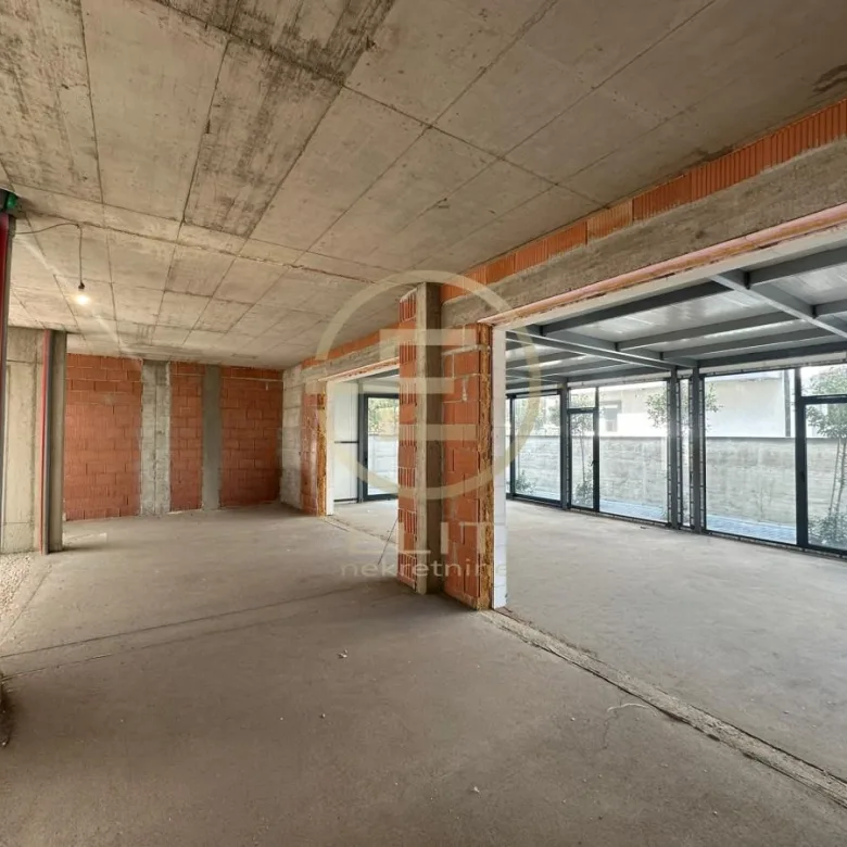 Lokal Izdavanje Novi Sad Bulevar Patrijarha Pavla 314 m2
